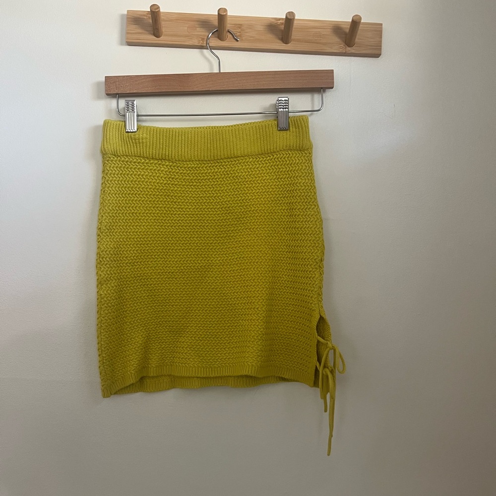 Free People Vibrant Yellow Knit Swim Coverup skirt women’s size small no flaws